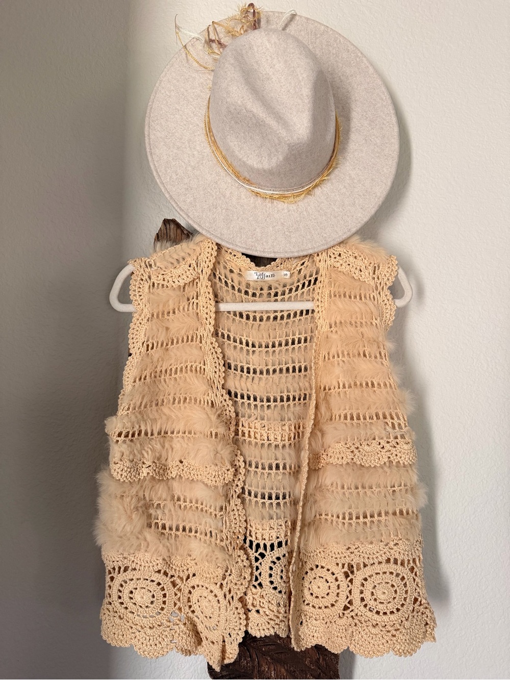 VTG L’affaire Crochet Fur Vest clasp tank top boho Prairie western festival - Picture 2 of 5